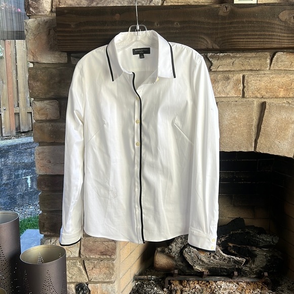 Banana Republic Non Iron White with Black Hem Button Down 14 - Picture 1 of 3
